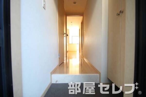 玄関口。他号室の写真です。