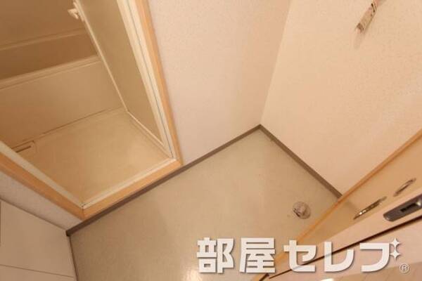 室内洗濯機置き場。他号室の写真です。