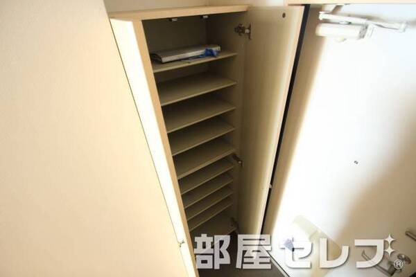 シューズボックス。他号室の写真です。