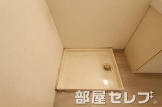 洗濯機置き場はこちらへ。