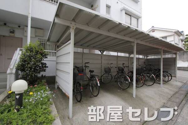駐輪場。