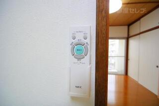 電気のリモコンです。