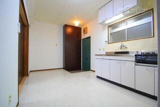 白のフローリングはいいですね。