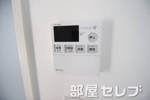 浴室乾燥機付き。