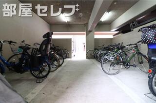 入口はこちらです。