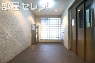 屋根付き駐輪場。