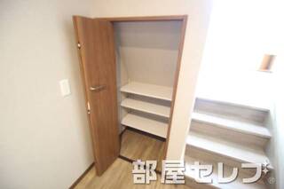 ここにも収納スペース。
