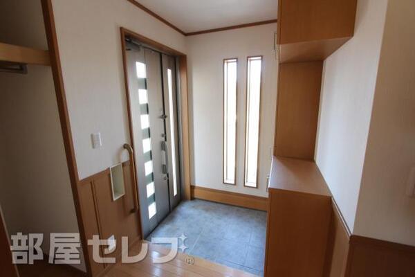 広くて出入りがしやすい玄関です。