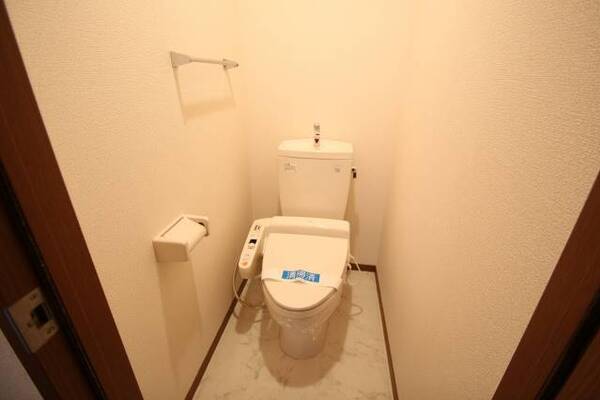ウォシュレット付きのトイレです