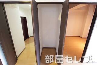 ここにも収納があります。