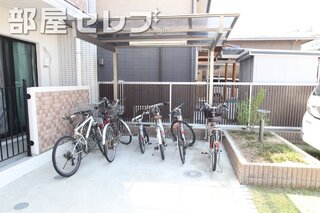 屋根付き駐輪場です。