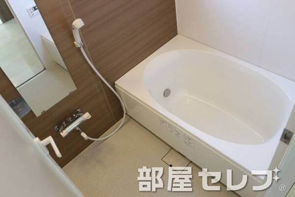 追焚き機能付きのゆったりお風呂。