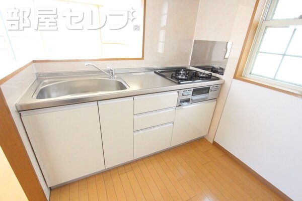 カウンターキッチンになってます。