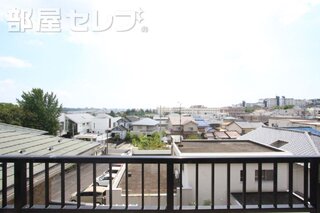 階段を下から。
