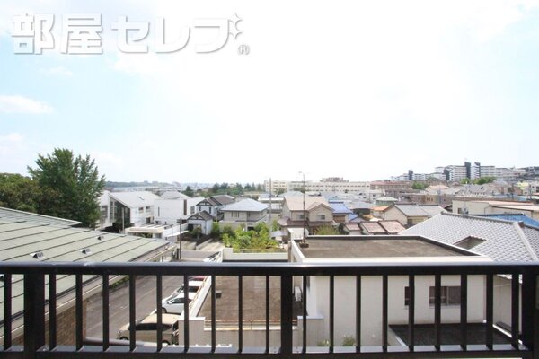 階段を下から。