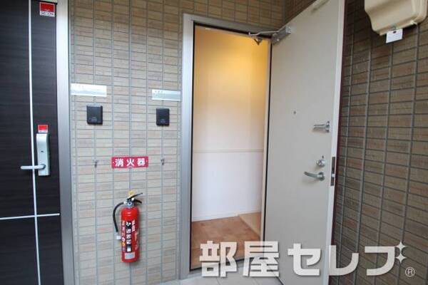 玄関から見たところ。イメージ写真
