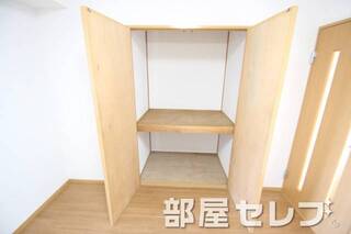 奥行きある収納です。