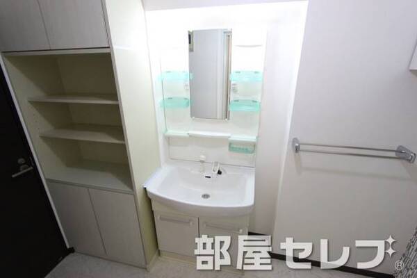 洗髪洗面化粧台。