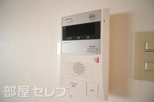 一階にコインランドリー。