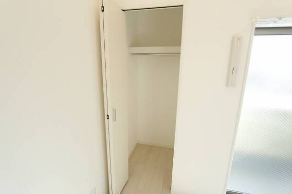 奥行きのある収納。