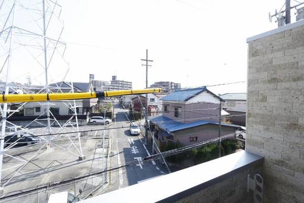 東向きです。