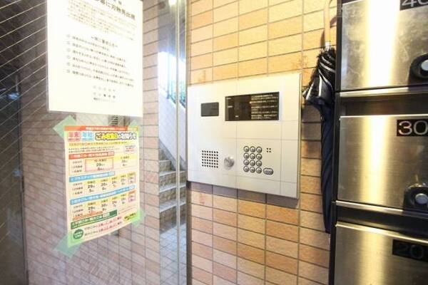 オートロック付き。他号室の写真です。