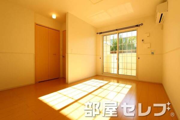 リビング広々11帖　南向きで日当り良好です