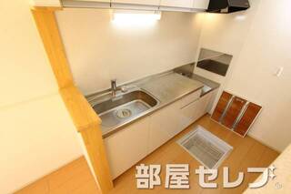 2口ガスコンロ設置可のキッチンです　床下収納もあります