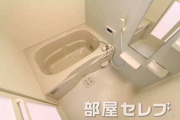 追い焚き、浴室乾燥機付きバスルーム