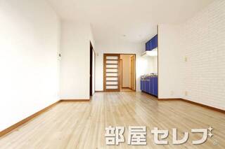 白を基調にした明るいお部屋です。