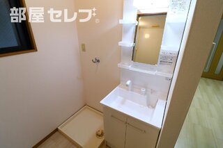 温水洗浄便座付きです。