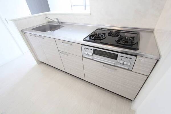 三口のシステムキッチンで使いやすいです