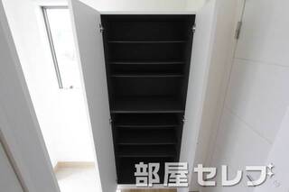 シューズボックス。