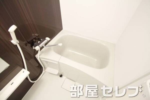 お風呂もゆったりとできます。