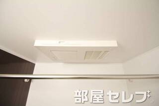 浴室乾燥機付き。