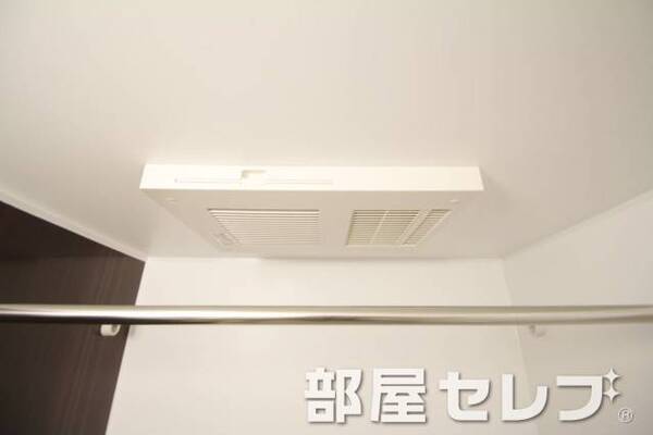 浴室乾燥機付き。