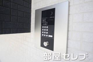 オートロック完備。