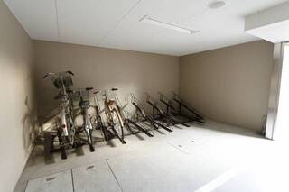 屋内駐輪場あり。