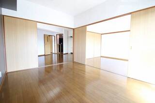 洋間は全て南向き　日当たり良好です