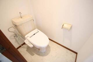 温水洗浄付きトイレです