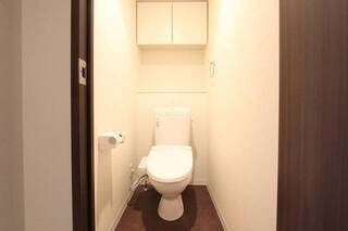 ウォシュレットつき個室トイレです