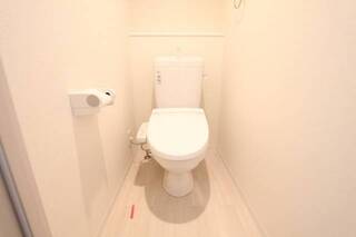 ウォシュレットつき個室トイレです