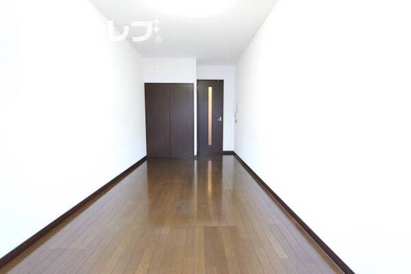 広く感じられる居室です
