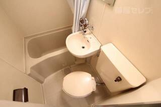 バス、トイレ同室です