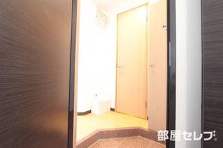 玄関回りもスッキリしてます