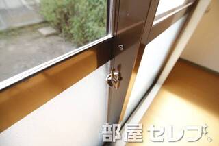 下部スリガラス。イメージ写真