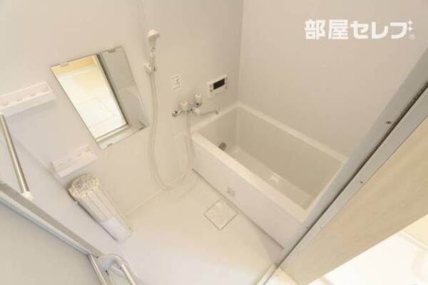 ※102号室の写真になります。