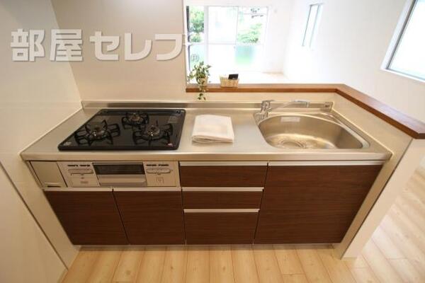 3口コンロのシステムキッチンです。