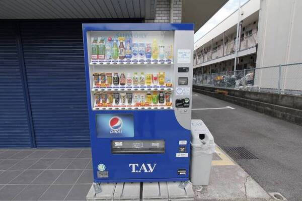 敷地内に自動販売機あります。