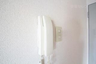 玄関で応対しないので安心です。